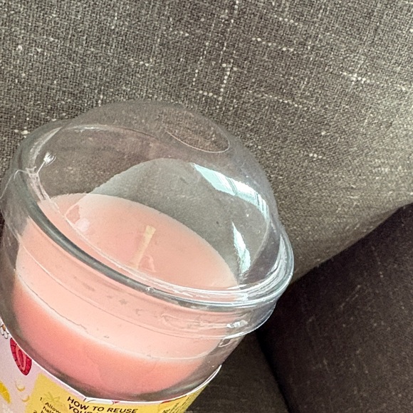 Whipped Strawberry Lemonade Scented Candle - Picture 4 of 4
